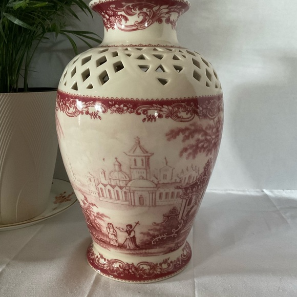 Burton & Burton red transferware vase. 10.5 inches. Porcelain - Picture 3 of 7